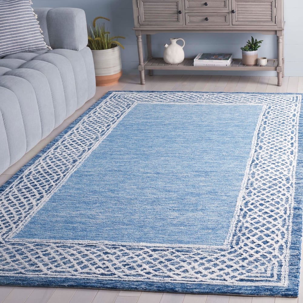 SAFAVIEH Handmade Ebony Pegah Border Wool Rug