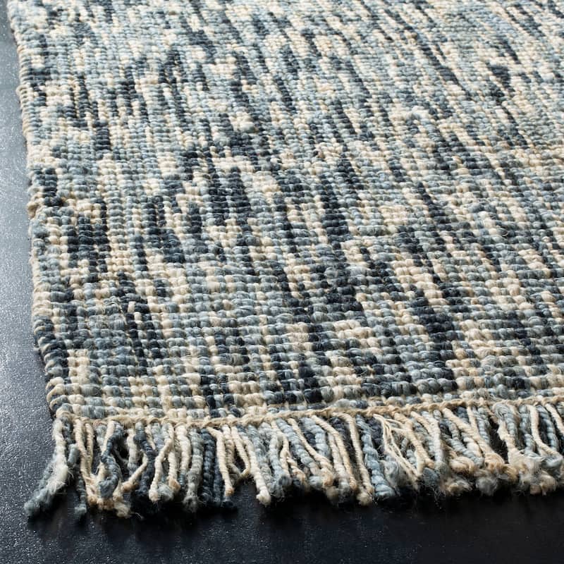 SAFAVIEH Handmade Natural Fiber Gracelyn Jute Fringe Rug