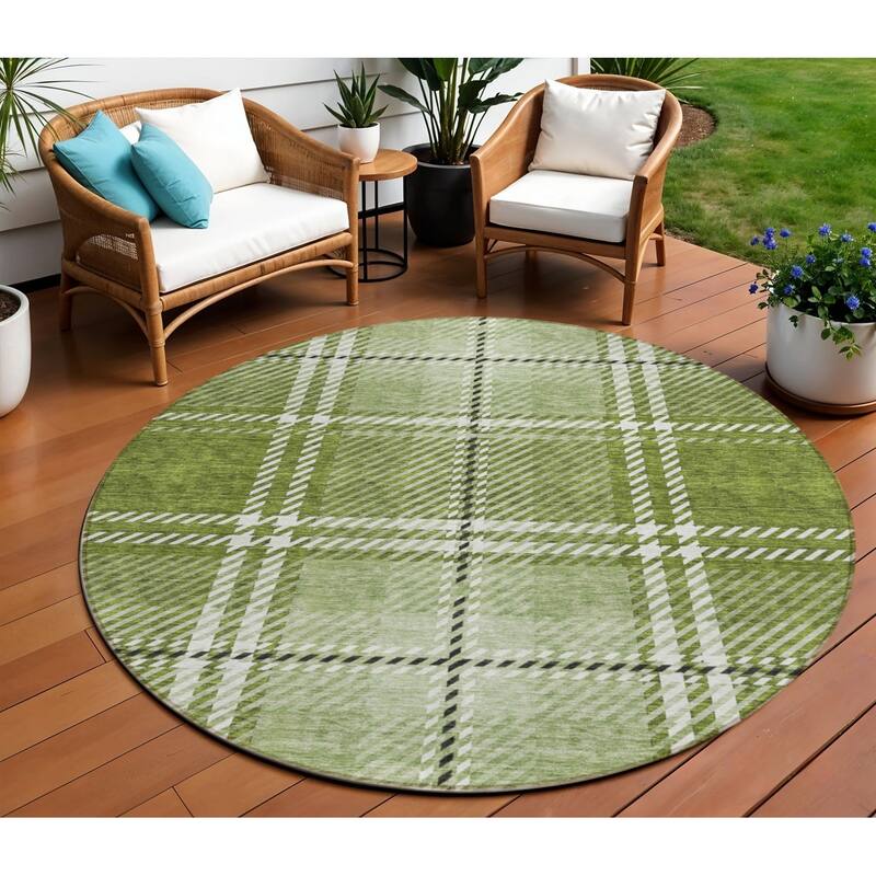 HomeRoots Plaid Transitional Rectangle Outdoor Rug - 8' Round