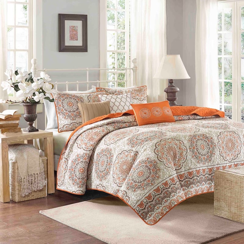 Madison Park Tangiers 6 Piece Reversible Quilt Set with Throw Pillows