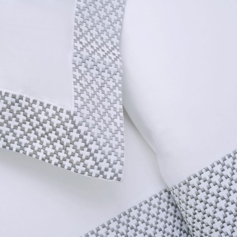 HomeRoots White Queen 100% Cotton 200 Thread Count Washable Duvet Cover Set