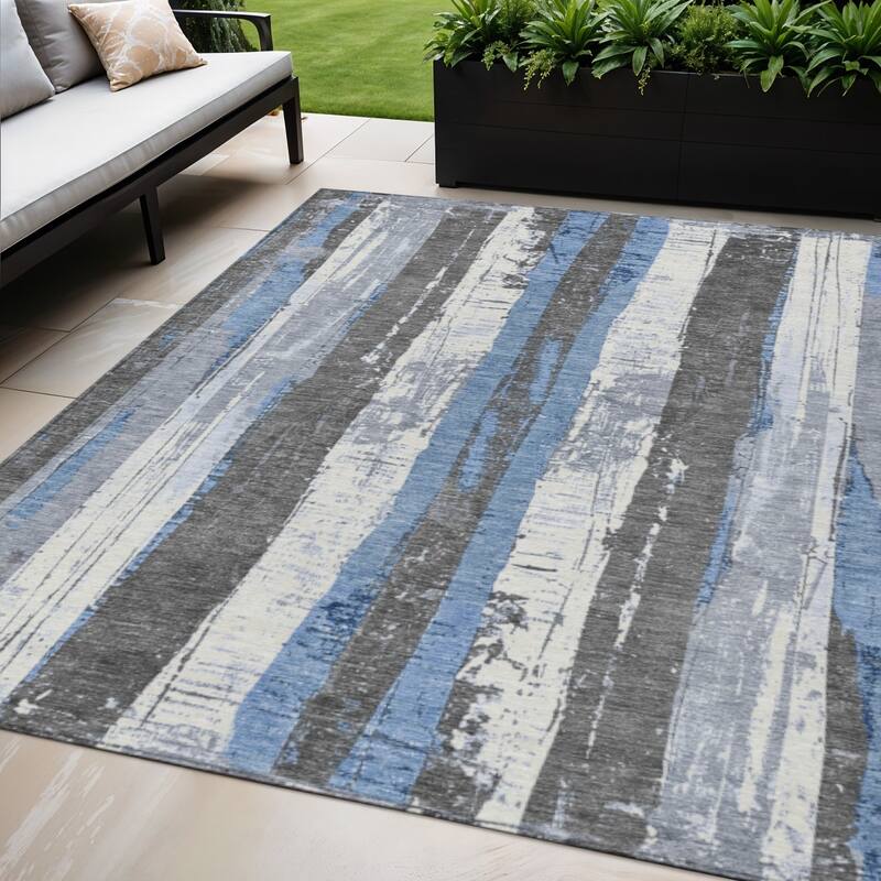 HomeRoots Striped Transitional Rectangle Outdoor Rug - 5' X 8'