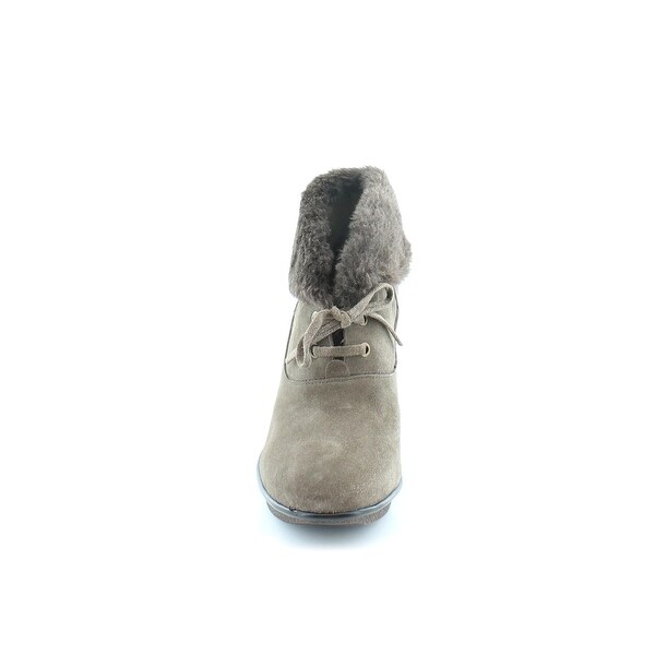 b makowsky suede boots