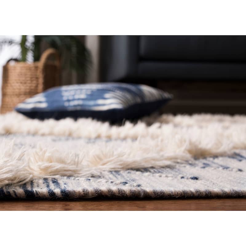 SAFAVIEH Hand-knotted Kenya Arlenne Southwestern Tribal Wool Rug