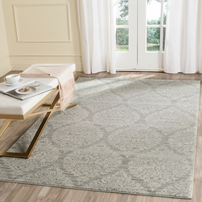 SAFAVIEH Evoke Astrea Distressed Vintage Boho Rug - 4' x 6' - Grey/Silver