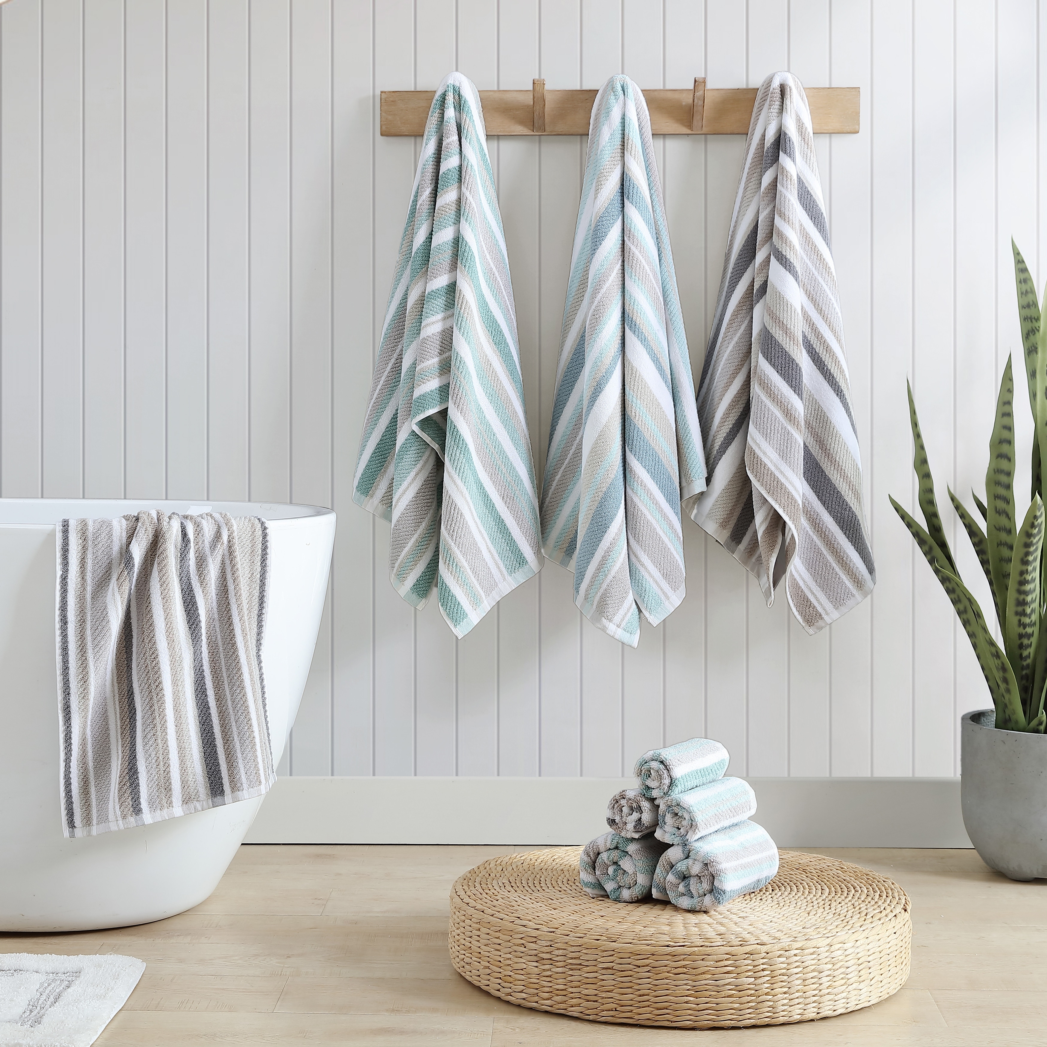 3 Piece Towel Set with Stripe Design