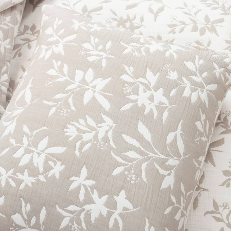 Lush Decor Floral Jacquard Reversible Soft Matelasse Quilt 3-Piece Set