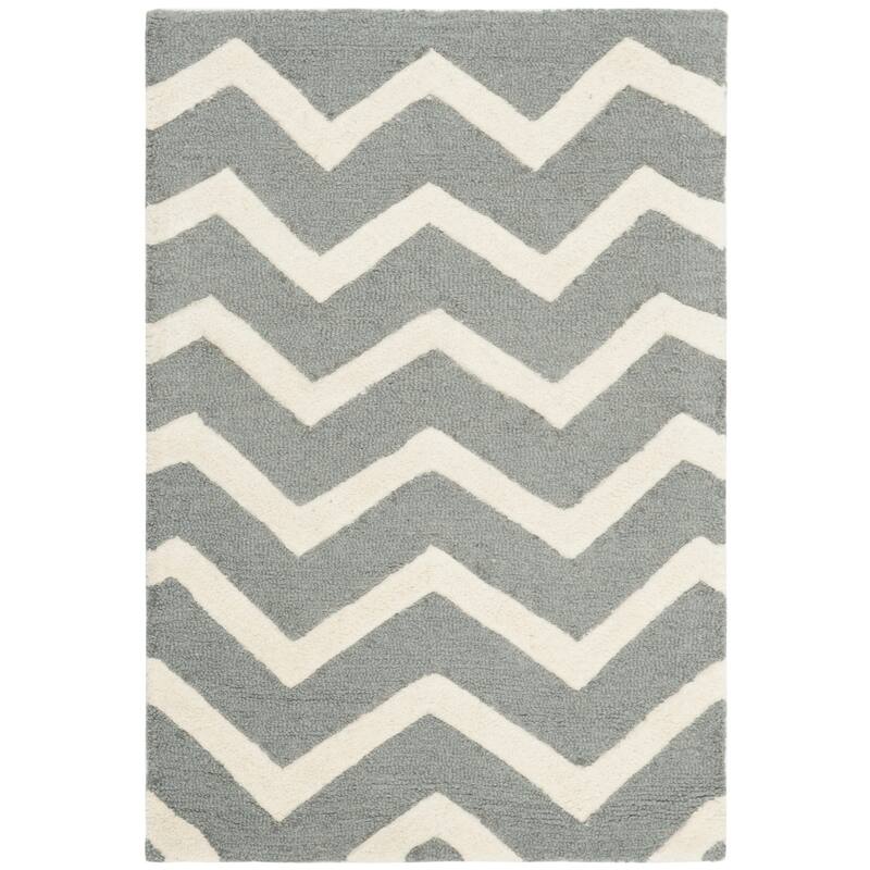 SAFAVIEH Handmade Cambridge Terttu Chevron Wool Rug - 2'6" x 4' - Dark Grey/Ivory