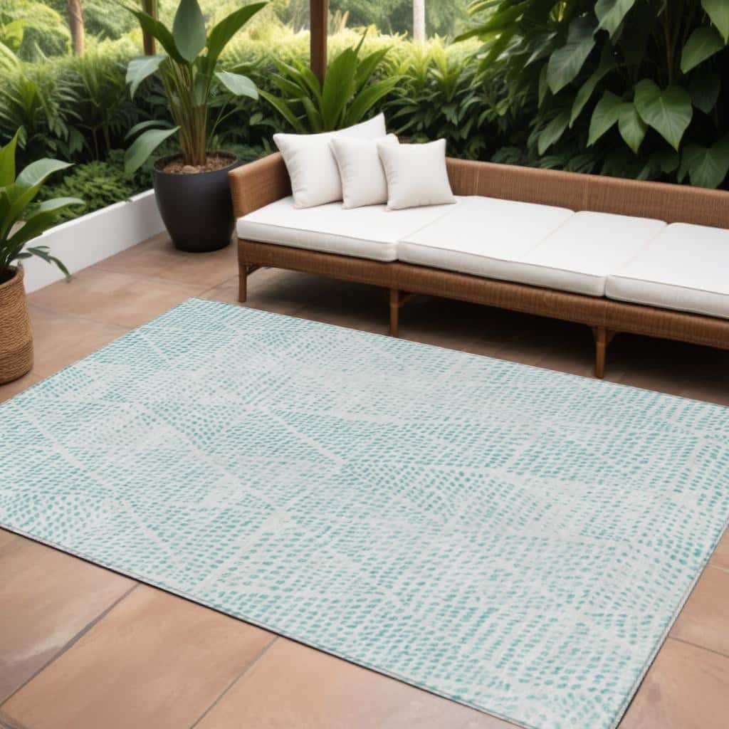 HomeRoots Geometric Transitional Rectangle Outdoor Rug