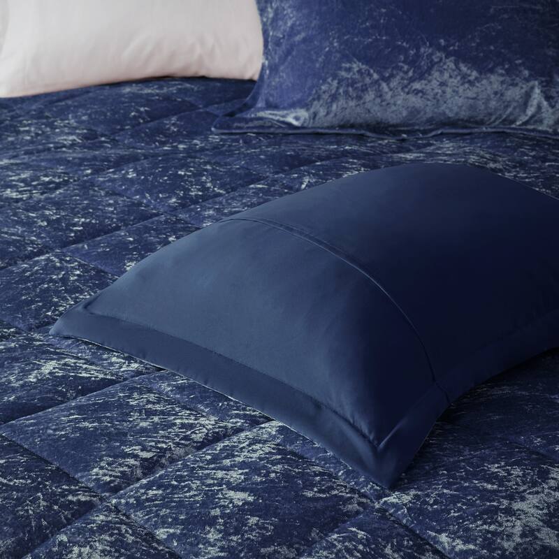 Intelligent Design Isabel Velvet Comforter Set
