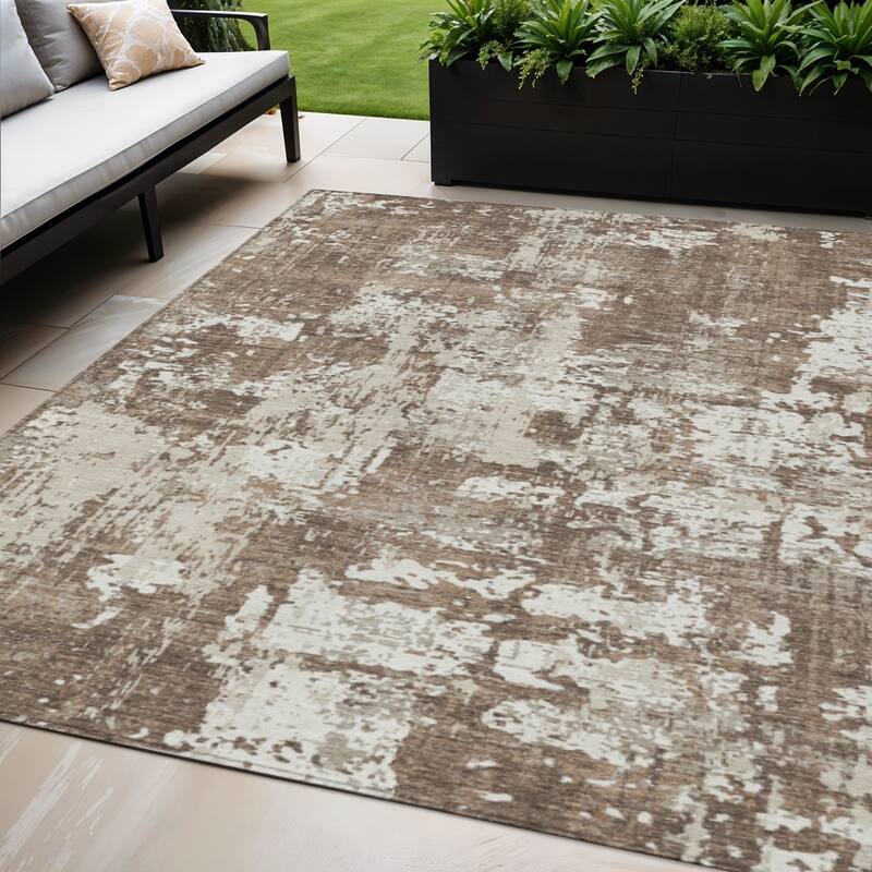 HomeRoots Abstract Transitional Rectangle Outdoor Rug - 5' X 8'