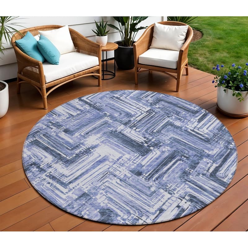 HomeRoots Geometric Transitional Rectangle Outdoor Rug - 8' Round