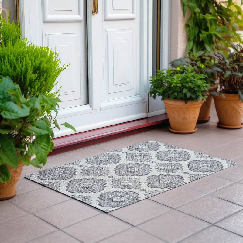 Machine Washable Indoor/ Outdoor Chantille Moroccan Boho Rug - Gray - 1'8" x 2'6"