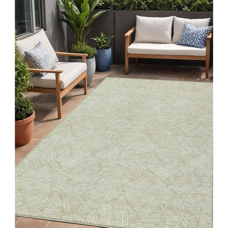 HomeRoots Floral Transitional Rectangle Outdoor Rug - 5' X 8'