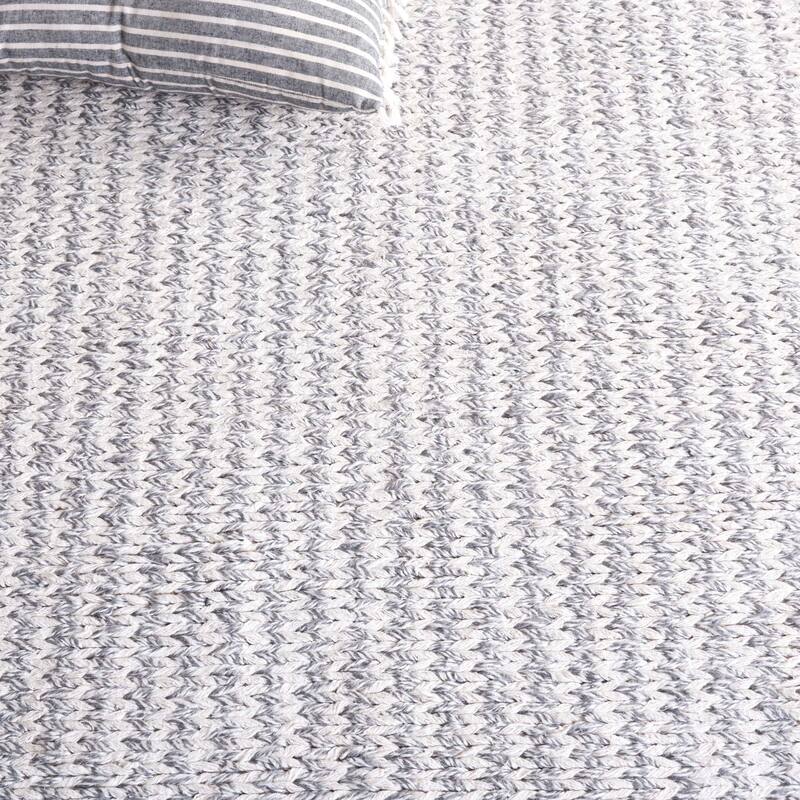 SAFAVIEH Handmade Renewal Reeli Wool Rug