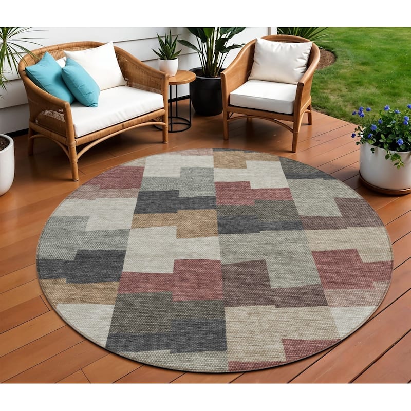 HomeRoots Geometric Transitional Rectangle Outdoor Rug - 8' Round