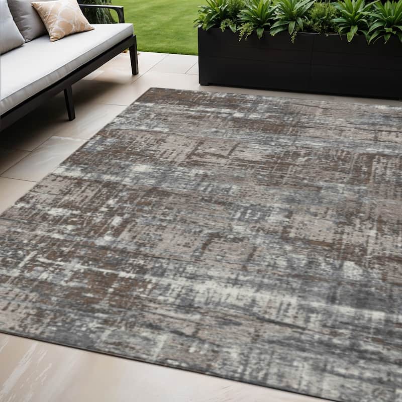 HomeRoots Geometric Transitional Rectangle Outdoor Rug - 5' X 8'