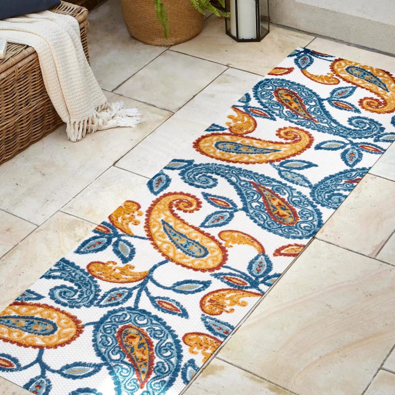 JONATHAN Y Gordes Paisley High-Low Indoor/Outdoor Area Rug