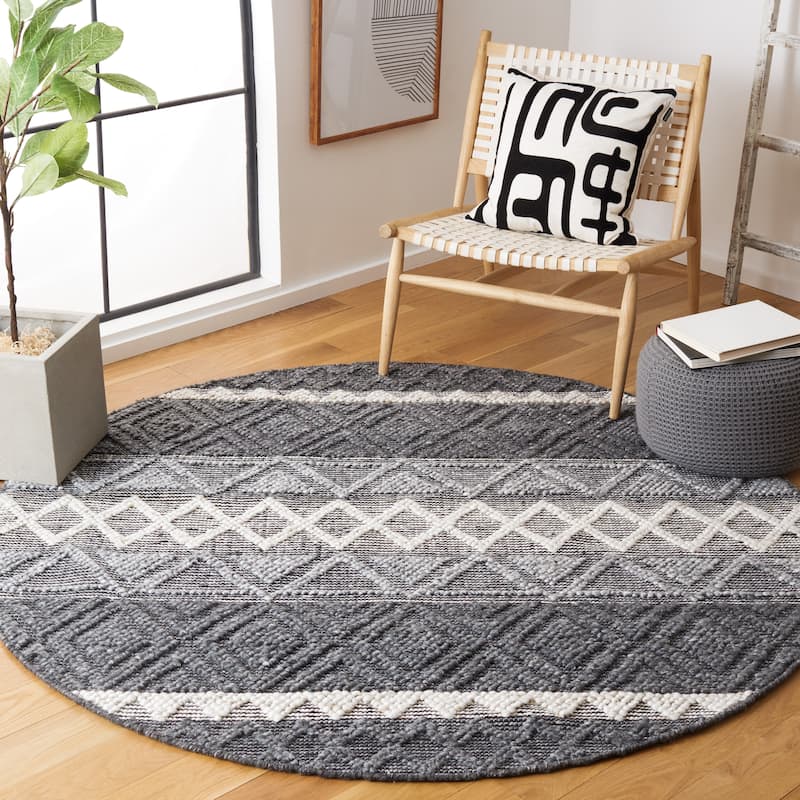 SAFAVIEH Handmade Natura Bilyana Wool Braided Tassel Rug - 6' Round - Charcoal/Ivory