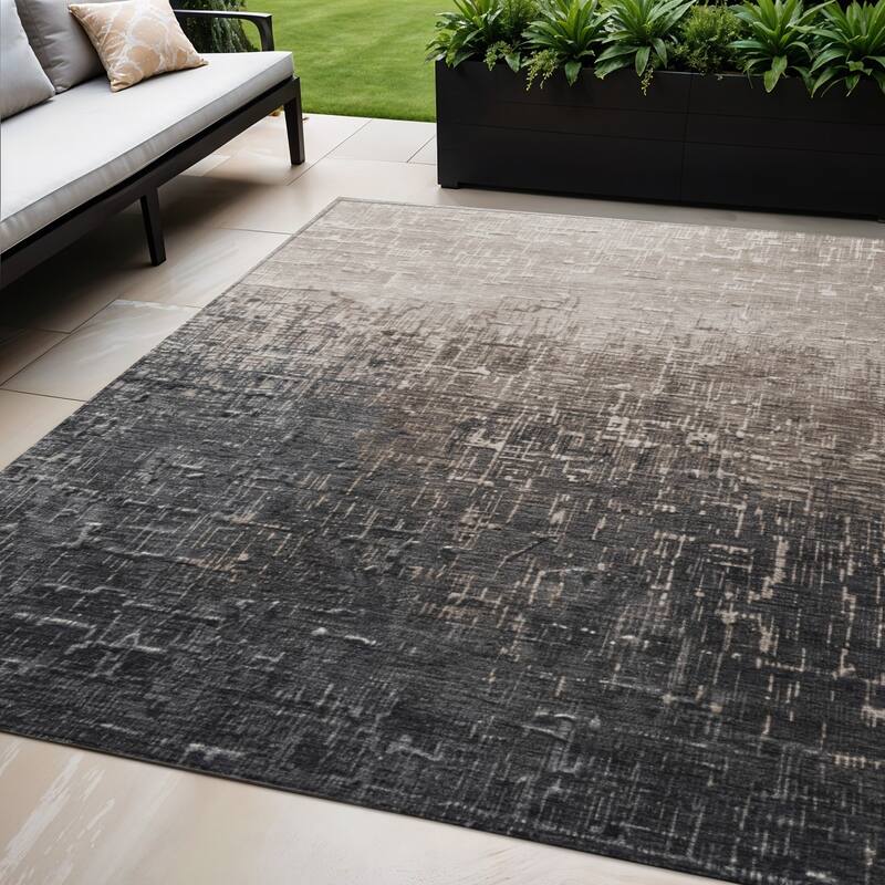 HomeRoots Ombre Transitional Rectangle Outdoor Rug - 5' X 8'