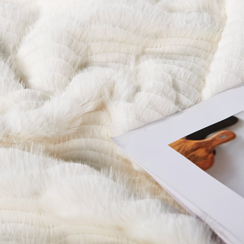 Shaggy Wavy FauxFur Throw Cozy Soft Thick Blanket for Bedroom