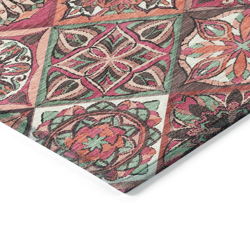 Machine Washable Indoor/ Outdoor Traditional Mosaic Chantille Rug