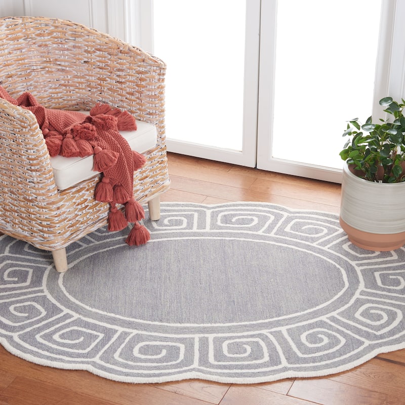 SAFAVIEH Handmade Novelty Liubomira Greek Key Wool Rug - 6' x 9' Oval - Grey/Ivory