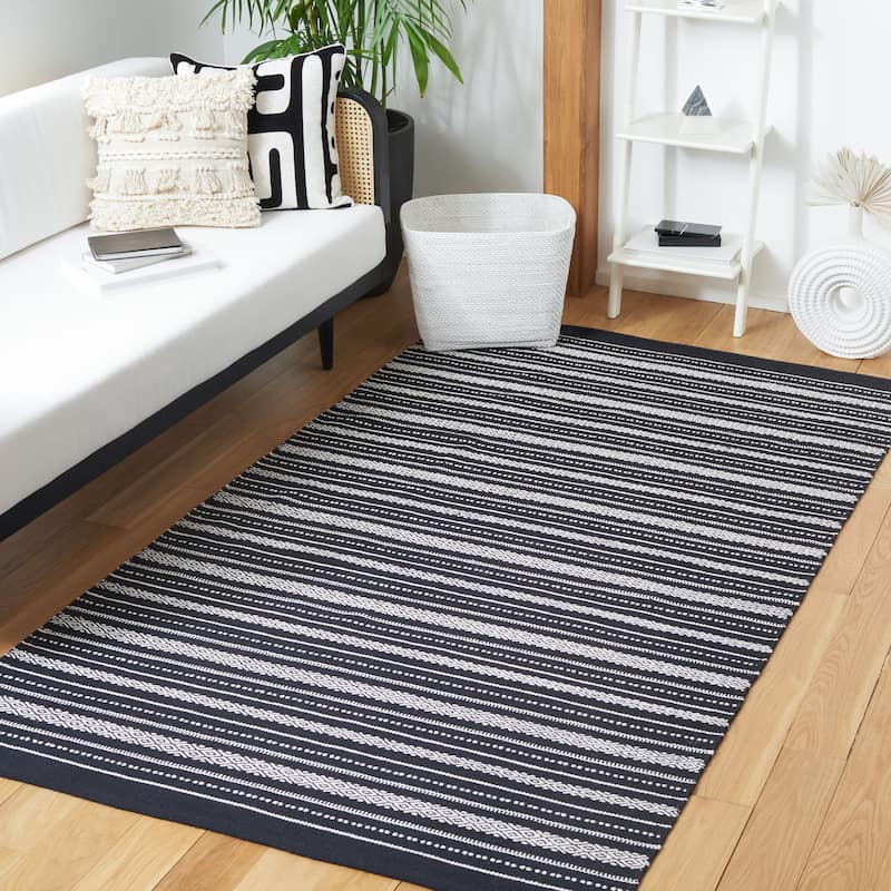 SAFAVIEH Hand-Woven Kilim Tanasica Flatweave Cotton Rug - 4' x 6' - Black/Ivory