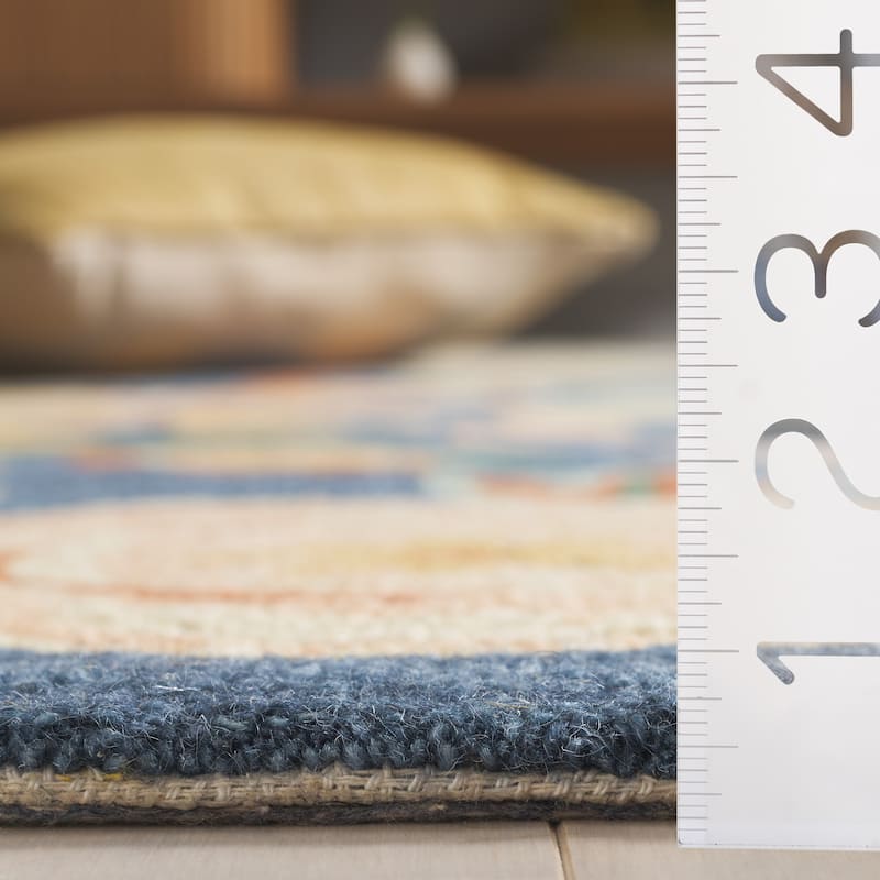SAFAVIEH Handmade Jardin Sjoerdje Floral Wool Rug