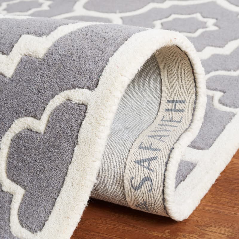 SAFAVIEH Handmade Chatham Franziska Modern Wool Rug
