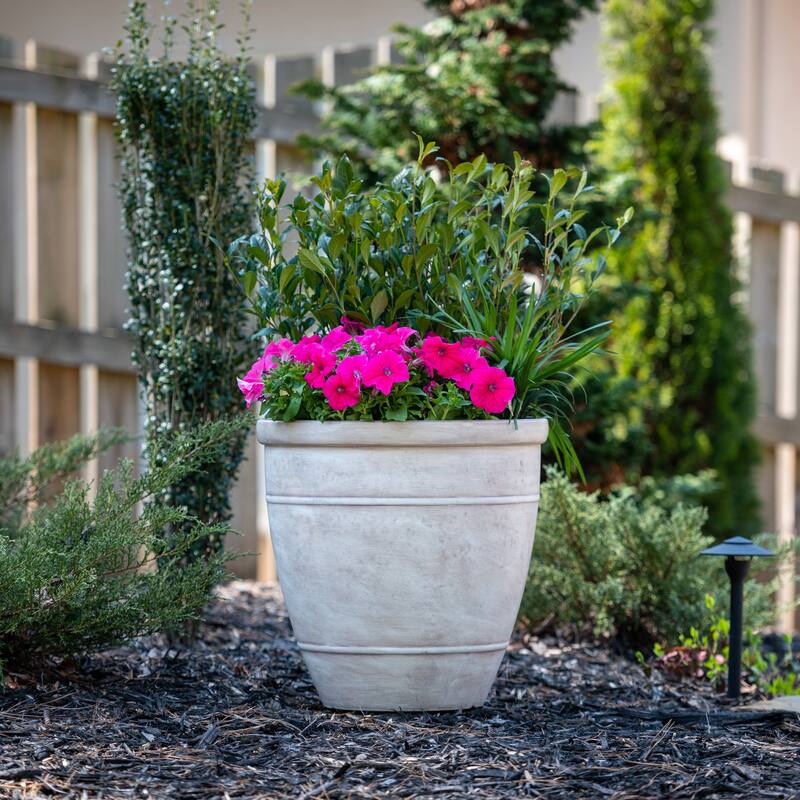 Southern Patio Wright Rubber 18-inch Planter