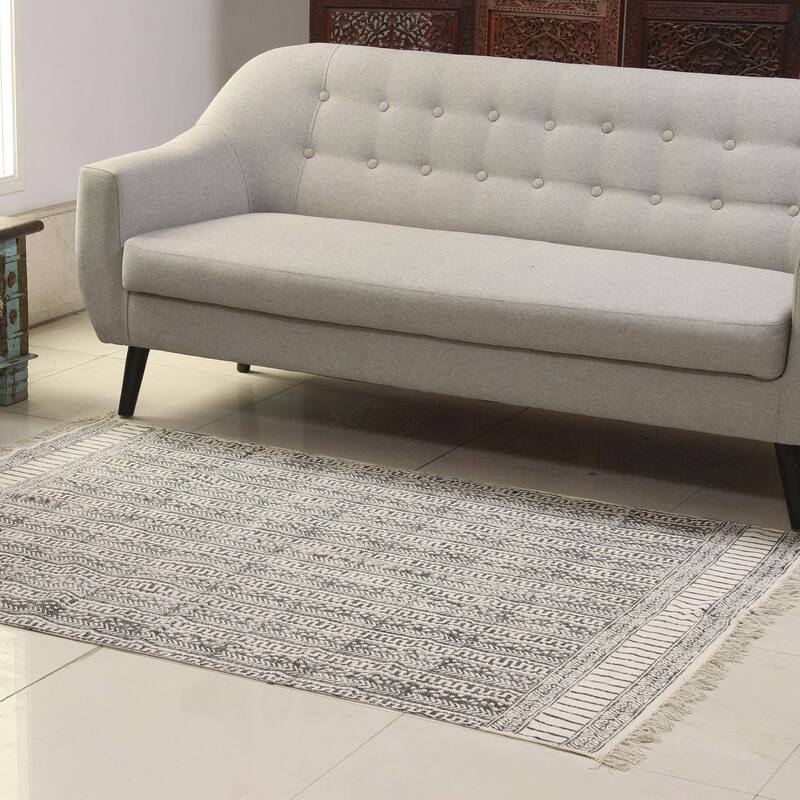 Handmade Maze Flair Cotton area rug (India) - Big