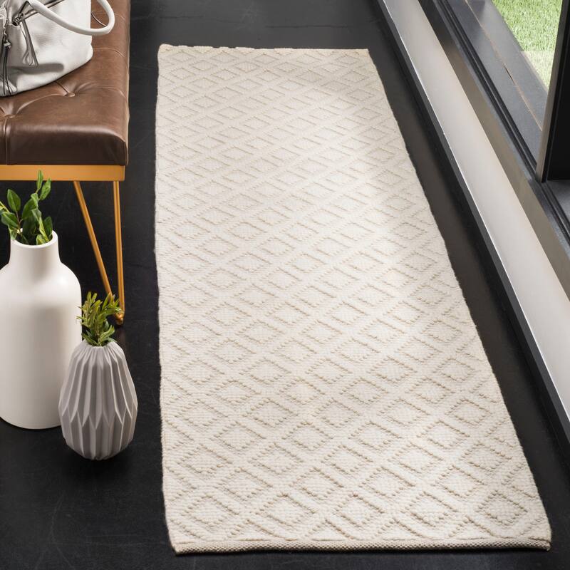 SAFAVIEH Handmade Vermont Cansu Wool Rug - 2'3" x 8' Runner - Ivory - Runner
