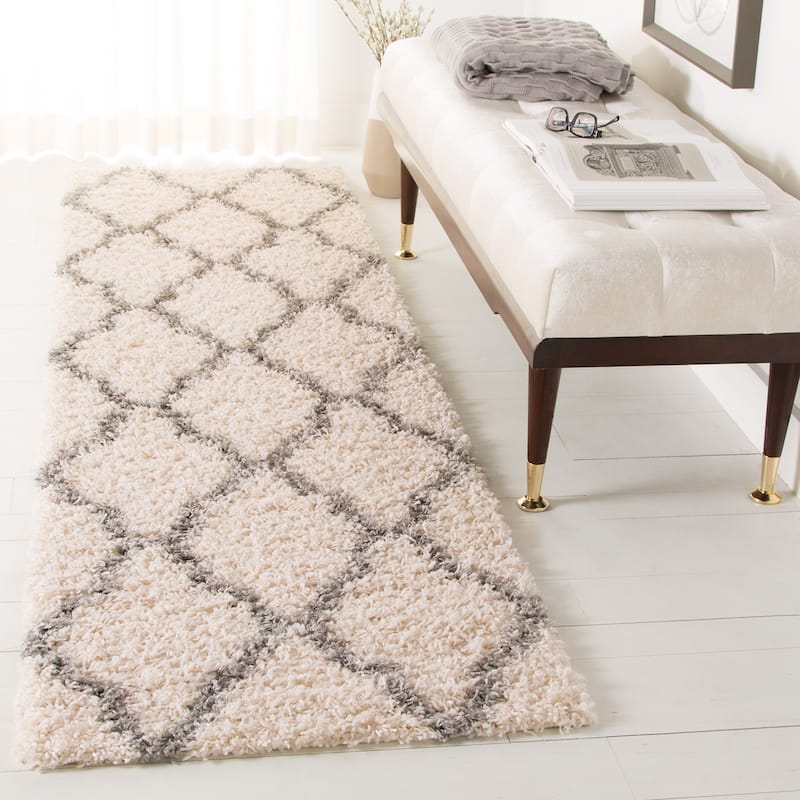 SAFAVIEH Dallas Shag Hacer Trellis 1.5-inch Thick Rug - 2' 3" x 8' - Ivory/Grey - Runner