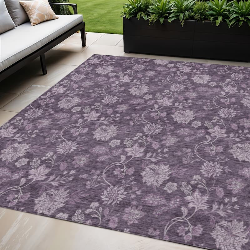 HomeRoots Floral Transitional Rectangle Outdoor Rug - 5' X 8'