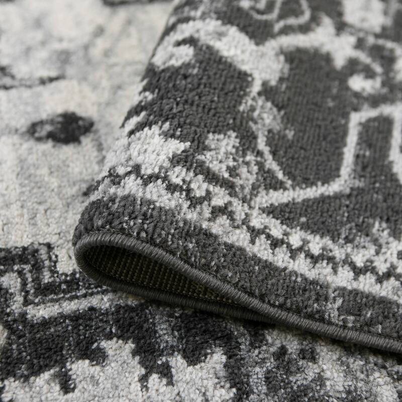 Alvia Yana Medallion Area Rug