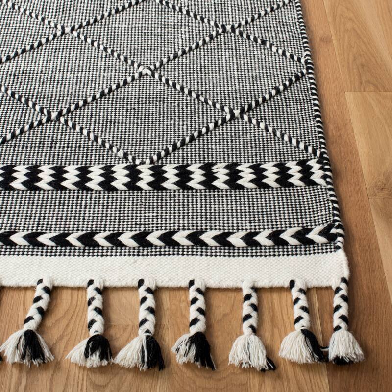 SAFAVIEH Handmade Casablanca Caty Moroccan Wool Tassel Rug
