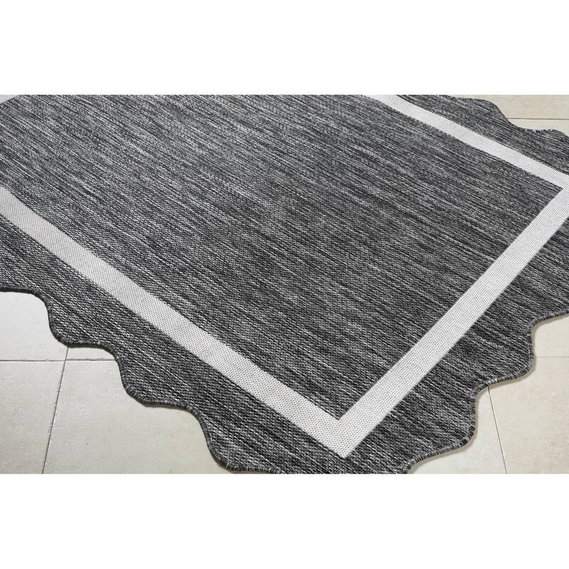 Livabliss Miami Beach Traditional Indoor / Outdoor Area Rug