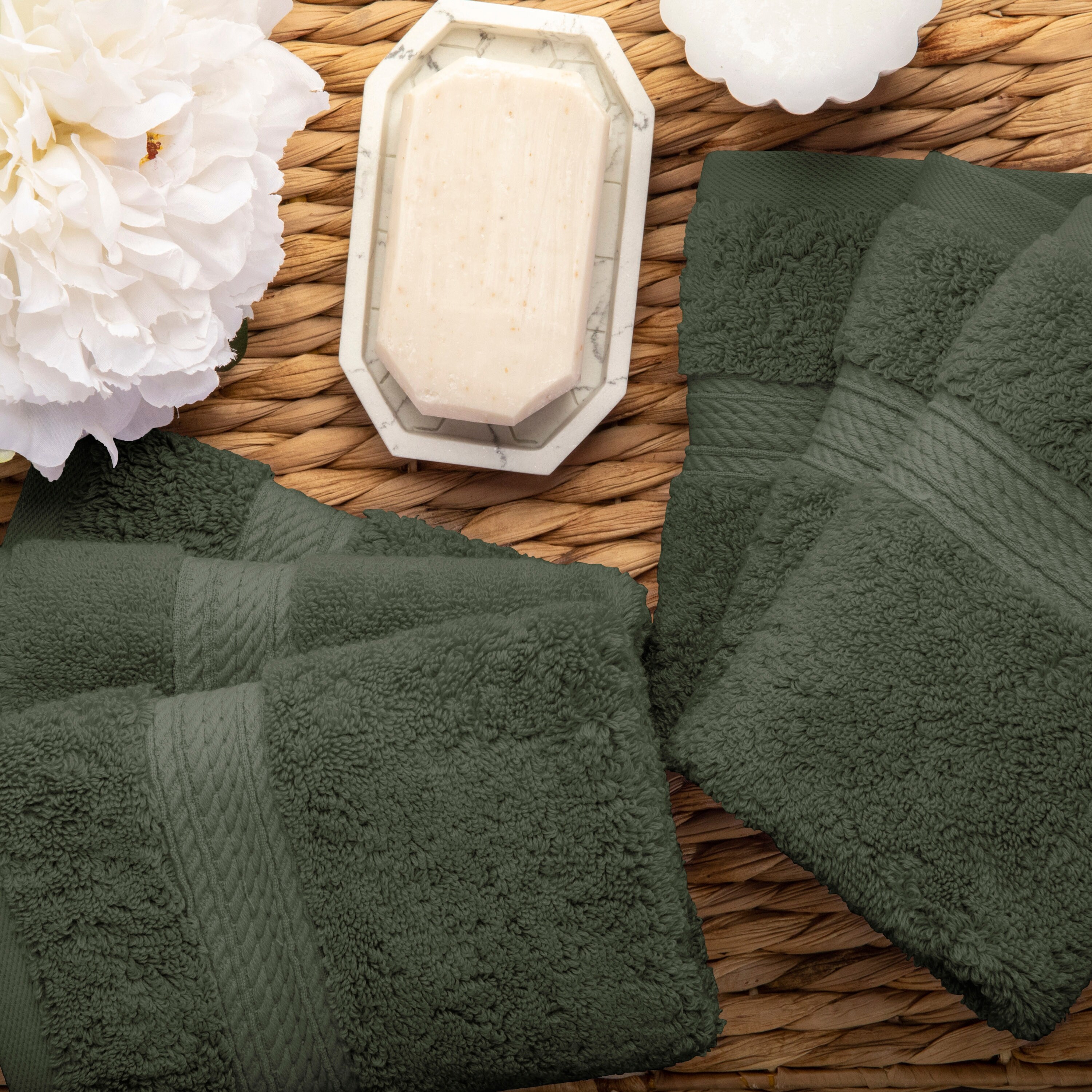 Superior Egyptian Cotton Medium Weight Washcloth Towel Set of 10 - On Sale  - Bed Bath & Beyond - 3450471