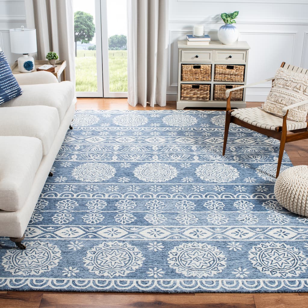 SAFAVIEH, Handmade Micro-Loop Gerfriede Wool Rug