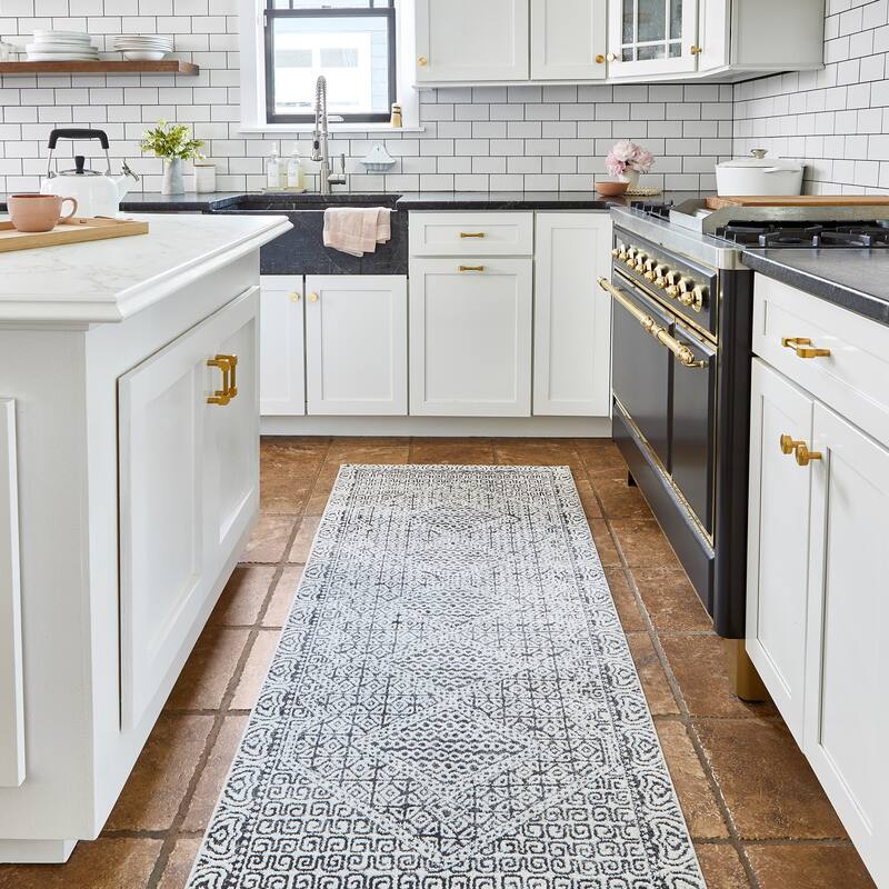 Nuloom Light Grey Aztec Print Area Rug - 2' 8" x 8' - Light Grey