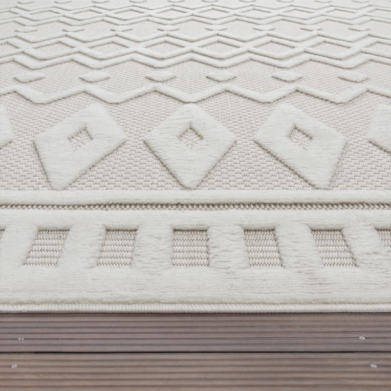 Indoor & Outdoor Rug With Geometric Trellis High-Low Pattern