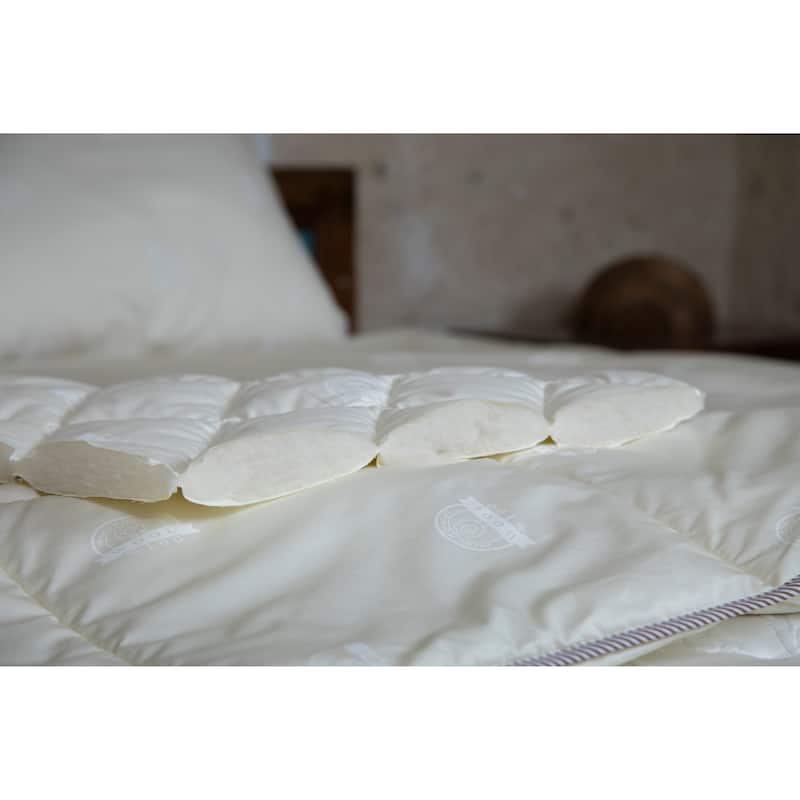 Duvetta Wooly Quilt For Bedroom