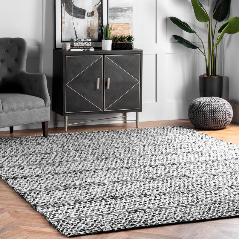 Nuloom Natosha Indoor/Outdoor Chevron Striped Area Rug - 4' x 6' - Silver
