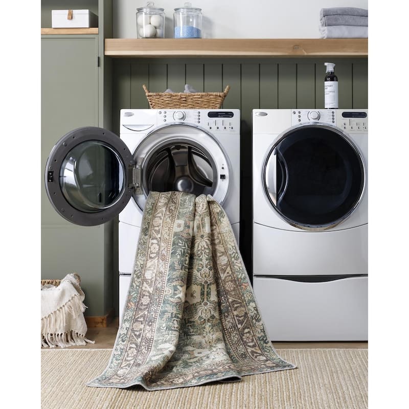 Livabliss Traditional Amelie Medallion Washable Area Rug