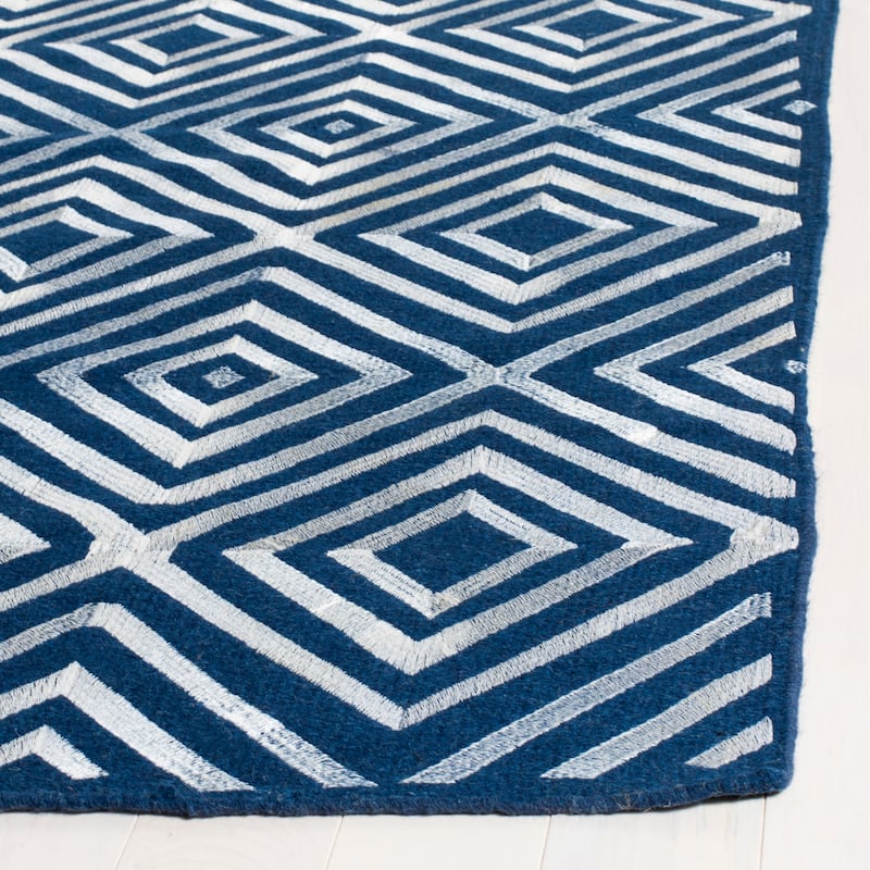 SAFAVIEH Handmade Flatweave Kilim Sevala Wool Rug