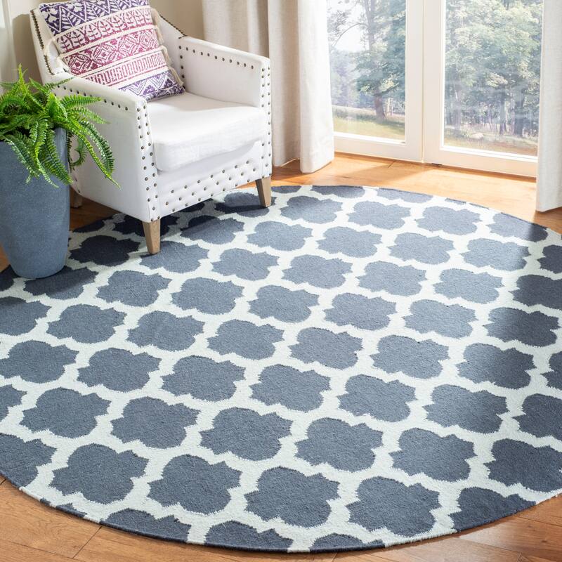 SAFAVIEH Handmade Flatweave Dhurries Bethan Modern Moroccan Wool Rug - 7' Round - Blue/Ivory