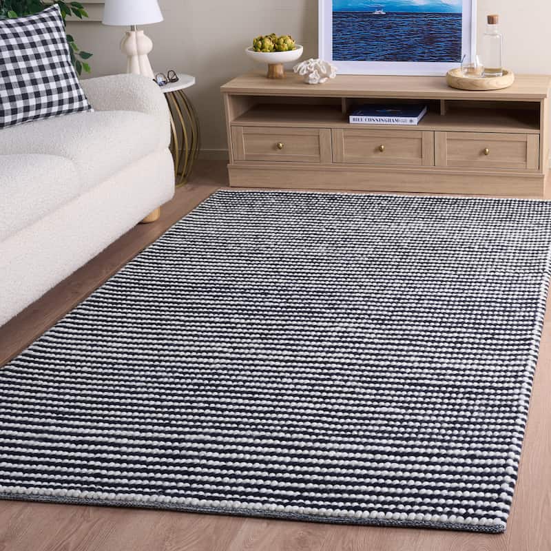 SAFAVIEH Handmade Natura Kinuko Wool Rug