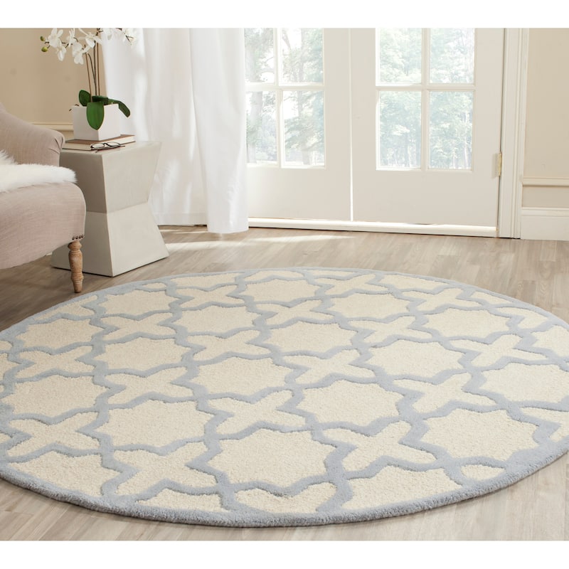 SAFAVIEH Handmade Cambridge Remedios Geometric Wool Rug - 6' Round - Ivory/Light Blue