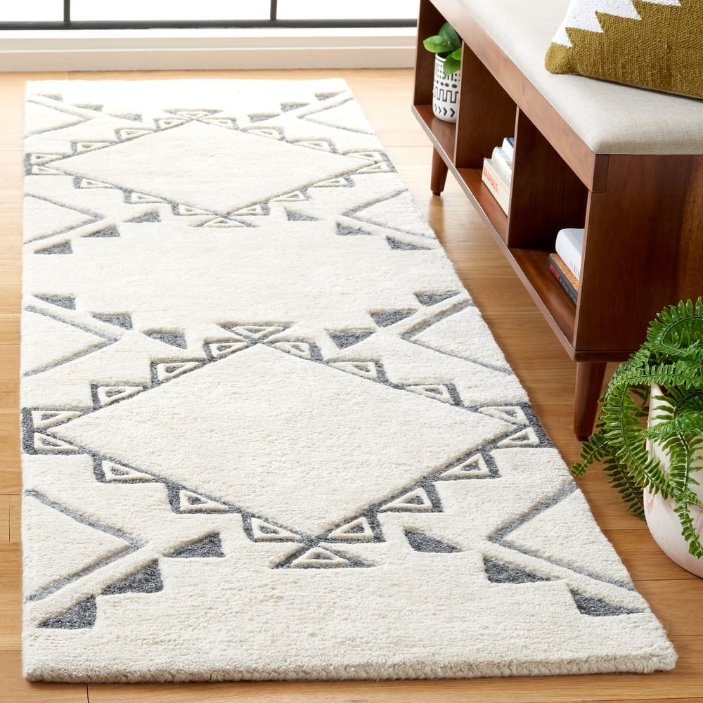 SAFAVIEH Handmade Casablanca Shag Radhika Tribal Wool Rug
